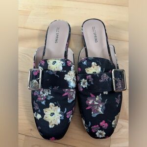 NEVER WORN | Call It Spring Floral Clog Loafers with gold buckle detail | Size 9